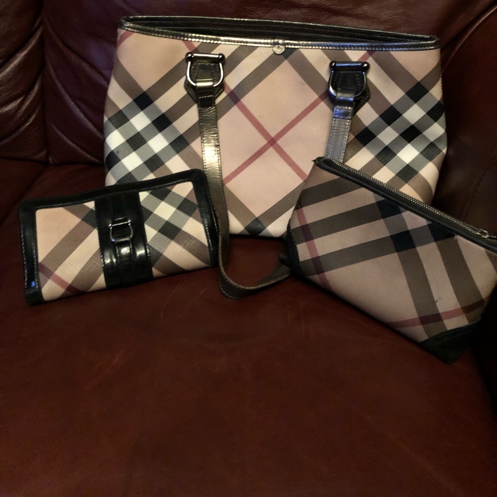 Burberry purse set